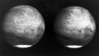 Illustration for article titled This Globe Holds Some Of The First Detailed Photographs Of Mars